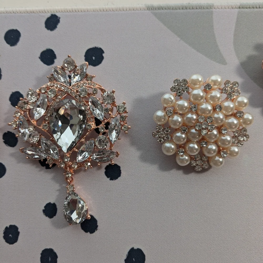 Set of 10 Brooches/Pins